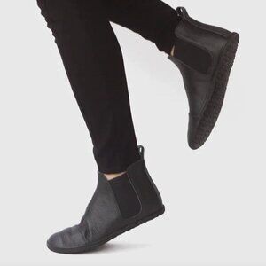 Drifter Leather Chelsea Barefoot Boots in Pebbled Black